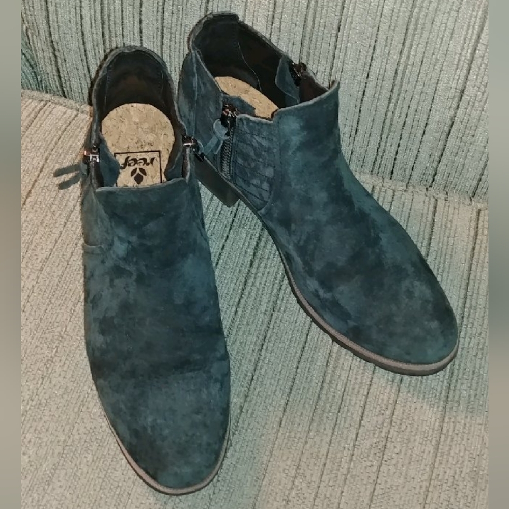 Reef Voyage Low blue booties
